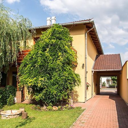Aqua Apartman Gyula Εξωτερικό φωτογραφία