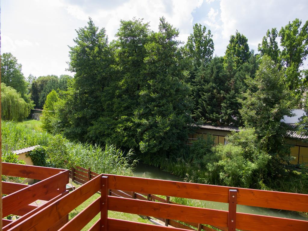 Aqua Apartman Gyula Δωμάτιο φωτογραφία