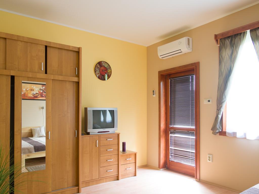 Aqua Apartman Gyula Δωμάτιο φωτογραφία