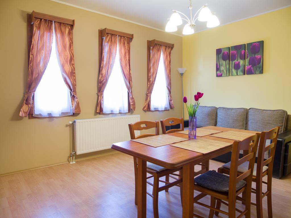 Aqua Apartman Gyula Δωμάτιο φωτογραφία