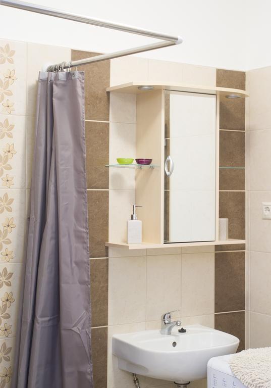 Aqua Apartman Gyula Δωμάτιο φωτογραφία
