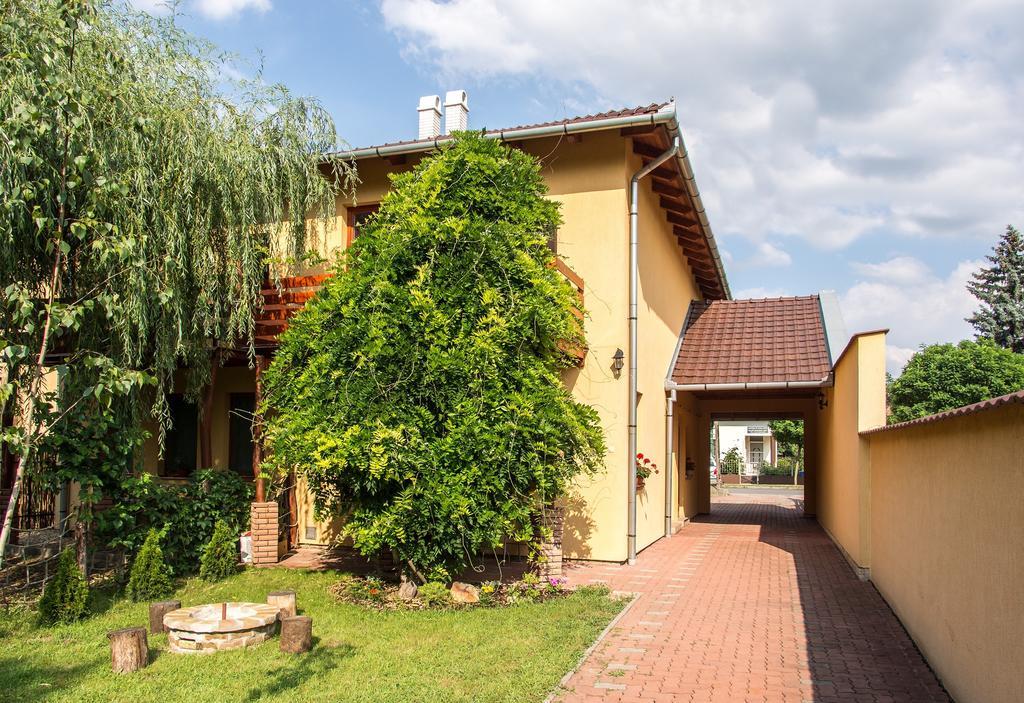 Aqua Apartman Gyula Εξωτερικό φωτογραφία